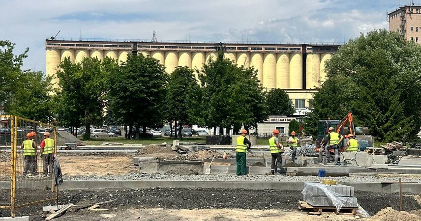 В Пинске на Брестской начали укладывать асфальт: когда откроют новый отрезок магистрали