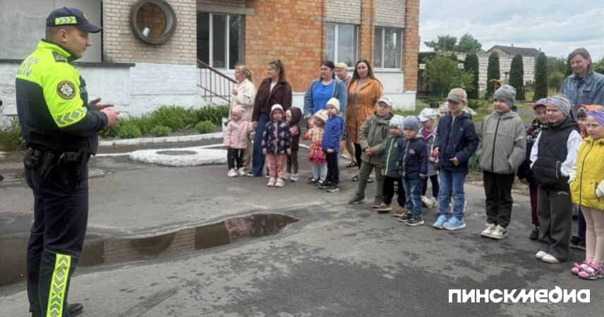 Инспекторы ГАИ Пинского РОВД приехали в Купятичи с акцией «Внимание — дети!»