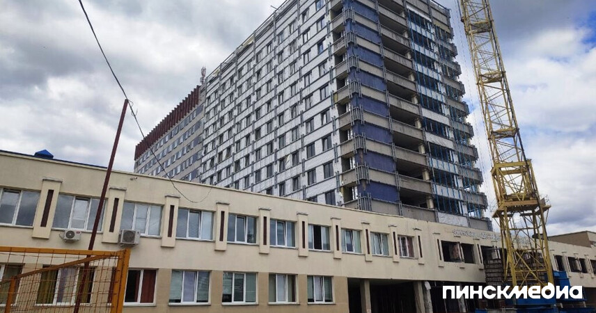 Губернатор потребовал ускорить темпы капремонта Пинской центральной больницы
